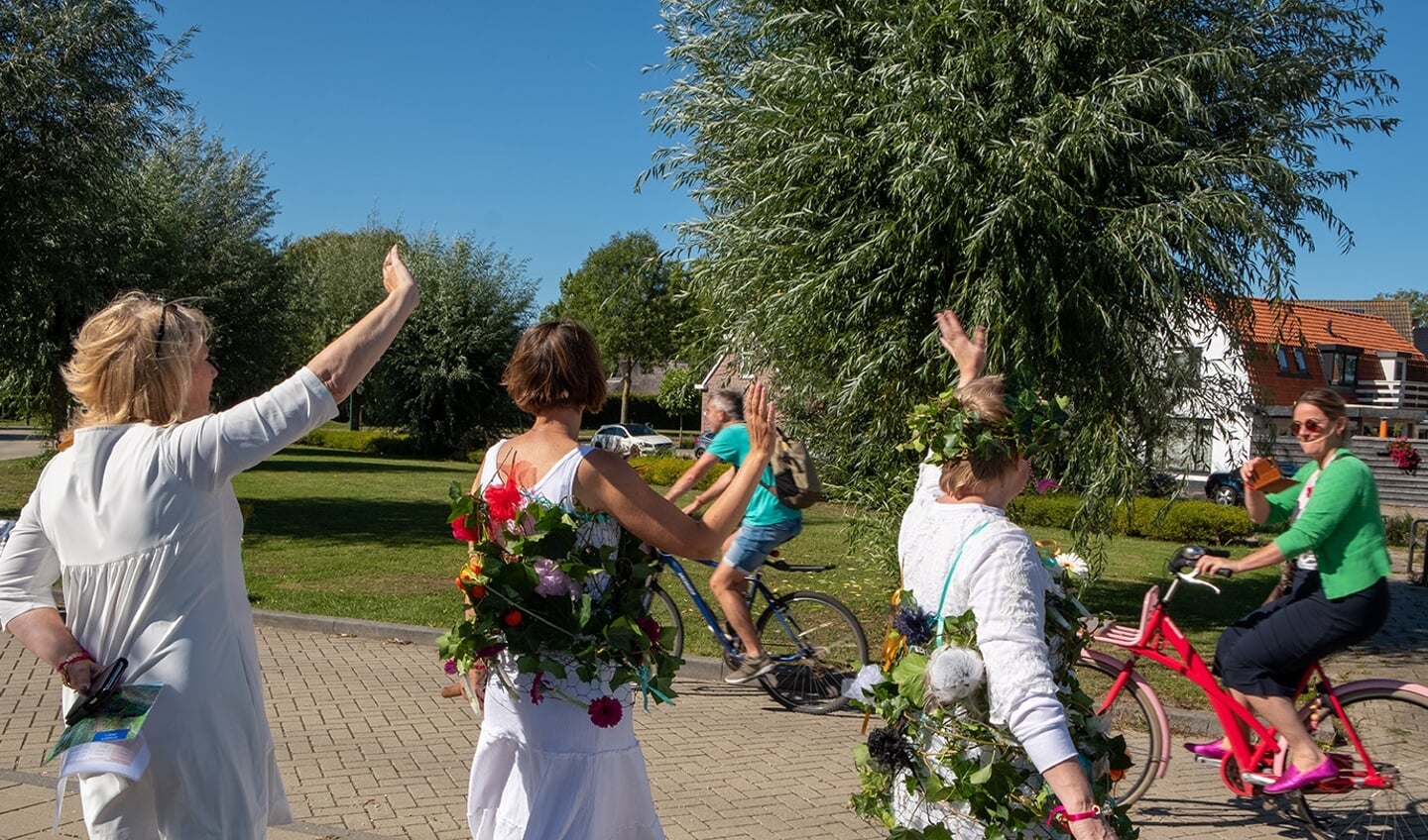 Karen Machielsen: “Na de opening bij Cultuurhuis Schoneveld worden de fietsers uitgezwaaid.”