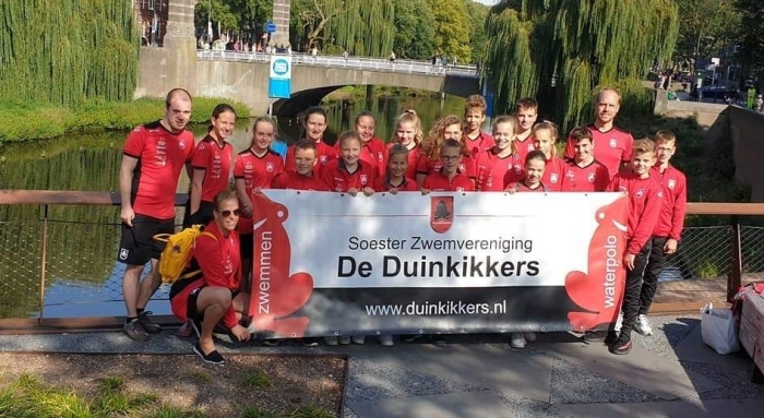 Duinkikkers Team - voor de start van Swim To Fight Cancer!