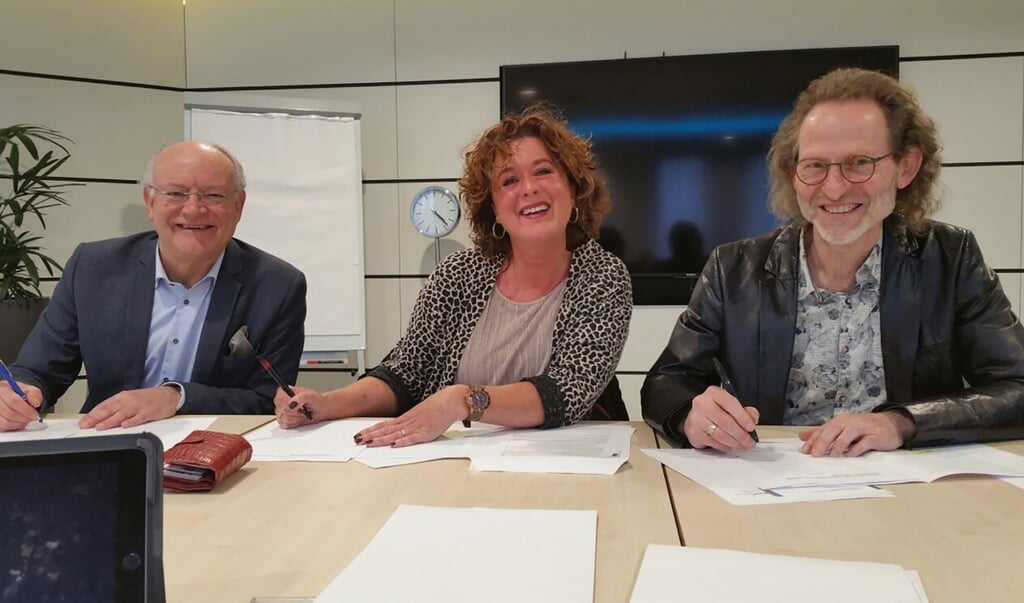 Wietze Smit, Wendy Torbijn en Jos Soons ondertekenen hun geloofsbrieven (archief maart 2018)