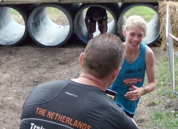 Meike aangemoedigd door trainer