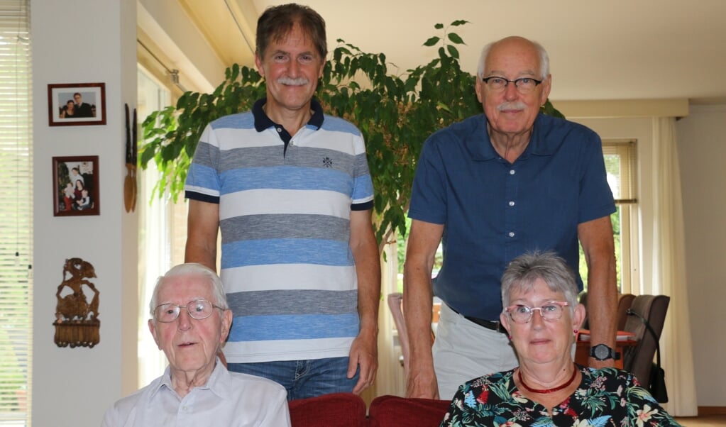 Vlnr: Ds. Jan Banga, Roelof Vogelzang, Albert Schol en Rita Aelberg.