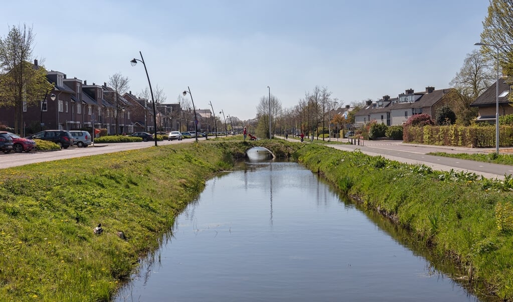 Aanvankelijk werd er door het gemeentebestuur ingezet op maximaal 800 woningen, maar de PvdA wenste 300 woningen extra. Na eindeloos gekrakeel stopte de teller bij 905 woningen.
