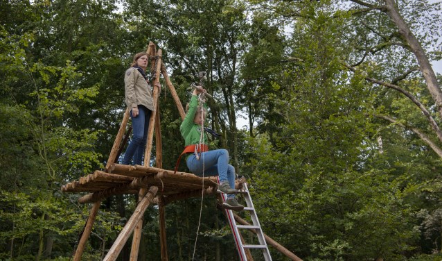 De kabelbaan is erg populair bij de meiden
