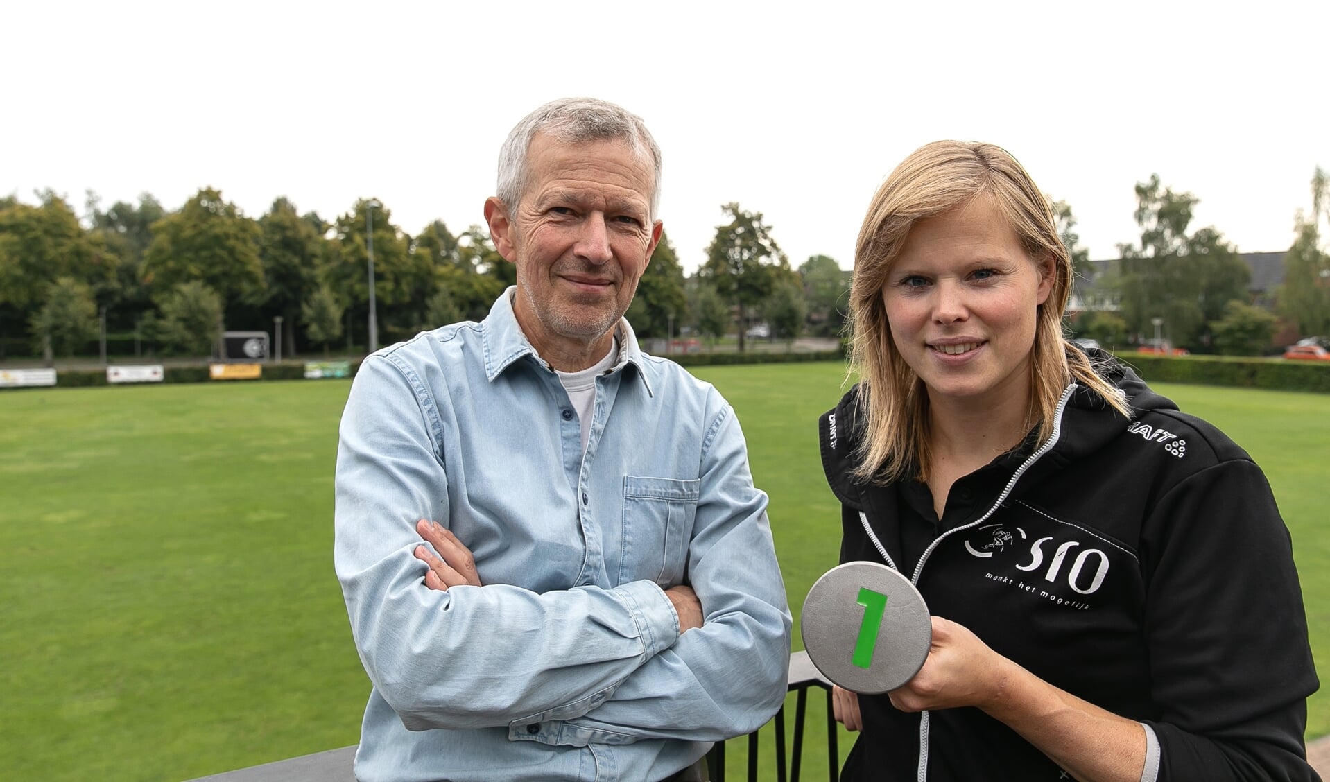 Buurtsportcoach Lisanne Huijzendveld en Jaap Hengeveld zijn de initiatiefnemers van het nieuwe beweegrondje Soesterkwartier.  