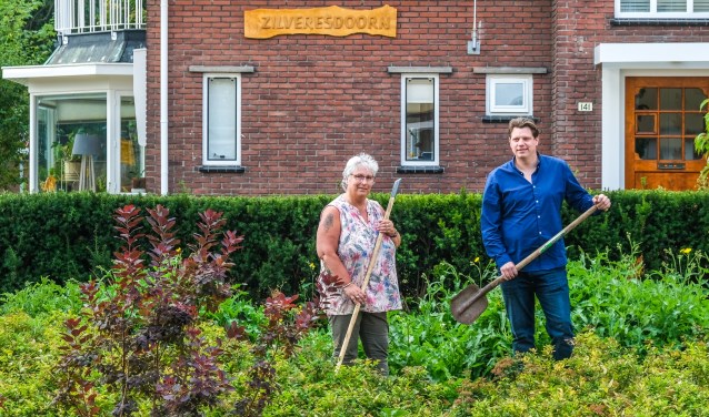 De Heer Wichert bij toekomstige moestuin