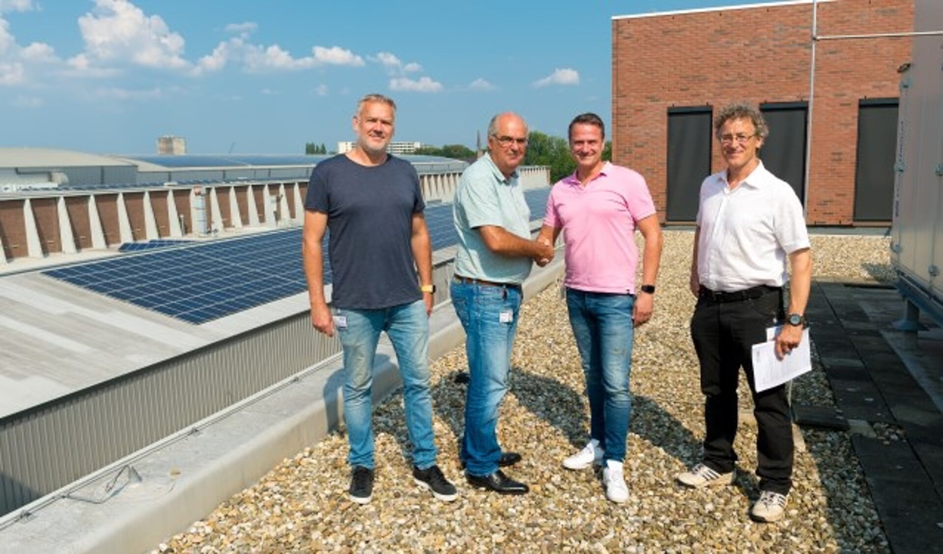 Door de nauwe samenwerking tussen MARIN, medewerkers MARIN en inwoners wekken inmiddels 215 huishoudens duurzame stroom op bij MARIN met 2800 zonnepanelen. 