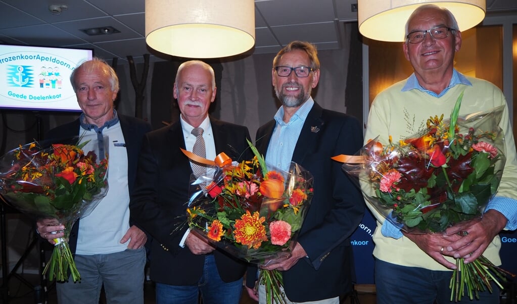 Van links naar rechts: Ton van Krevel, Burgemeester Asje van Dijk, Reijer Wentzel en Jaap van Middendorp