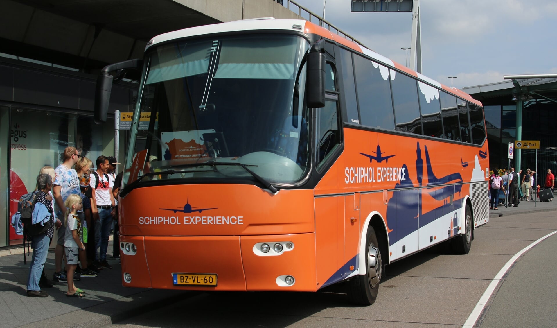 De bus van de Schiphol Experience.