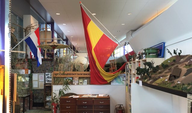 Een deel van de studiezaal met daarachter de Indische expositie die nog steeds wordt bezocht door mensen uit heel Nederland.