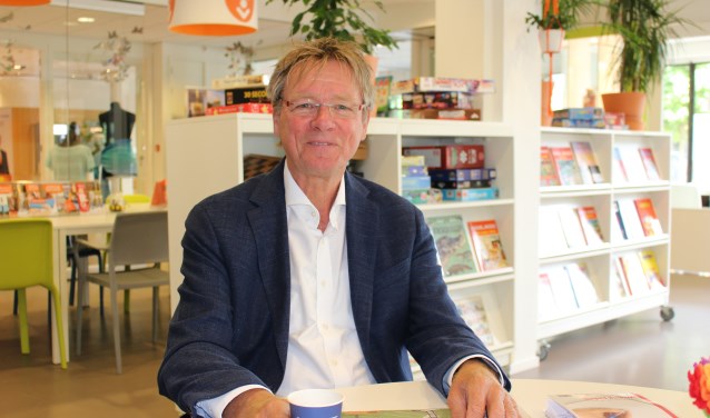 Wils van der Steen bij het Cultuurhuis waar hij ook actief is.