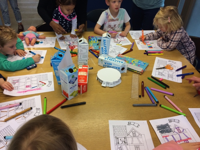 Knutselen tijdens met Vakantie Bijbel Feest