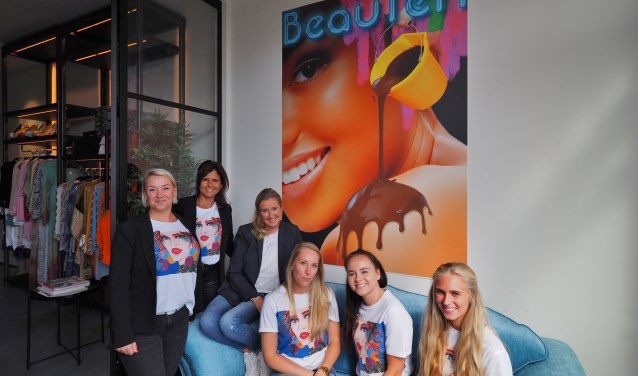 Een deel van het team van schoonheidssalon Beau Ten.