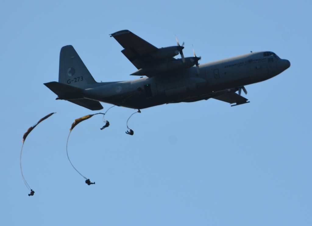 <p>Luchtlandingen tijdens de Airborne-herdenking in 2019.</p>
