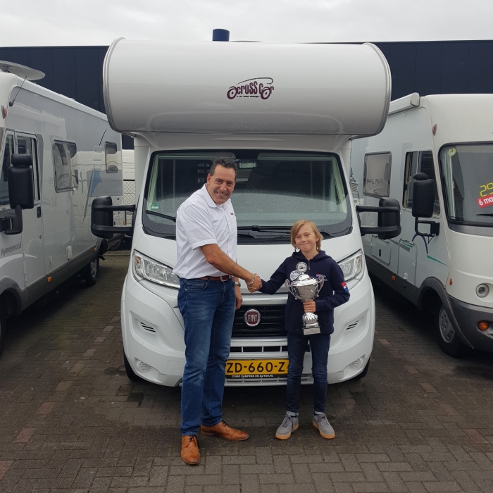 Flying sacha 9 jr met zijn nieuwe sponsor Como campers