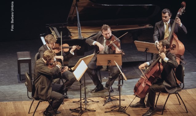 De Wiener Kammersymphonie en pianist Paolo Giacometti nemen bezoekers op 12 oktober mee naar Wenen.