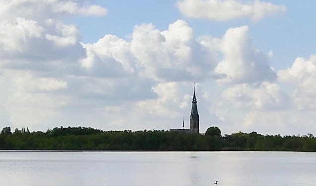De Poel met zicht op de Urbanuskerk.