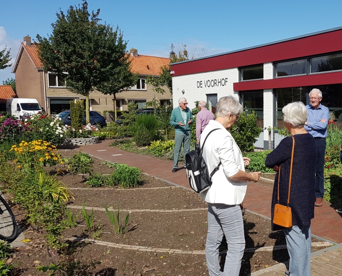 Gezellig samen zijn in de bijbelse tuin van De Voorhof