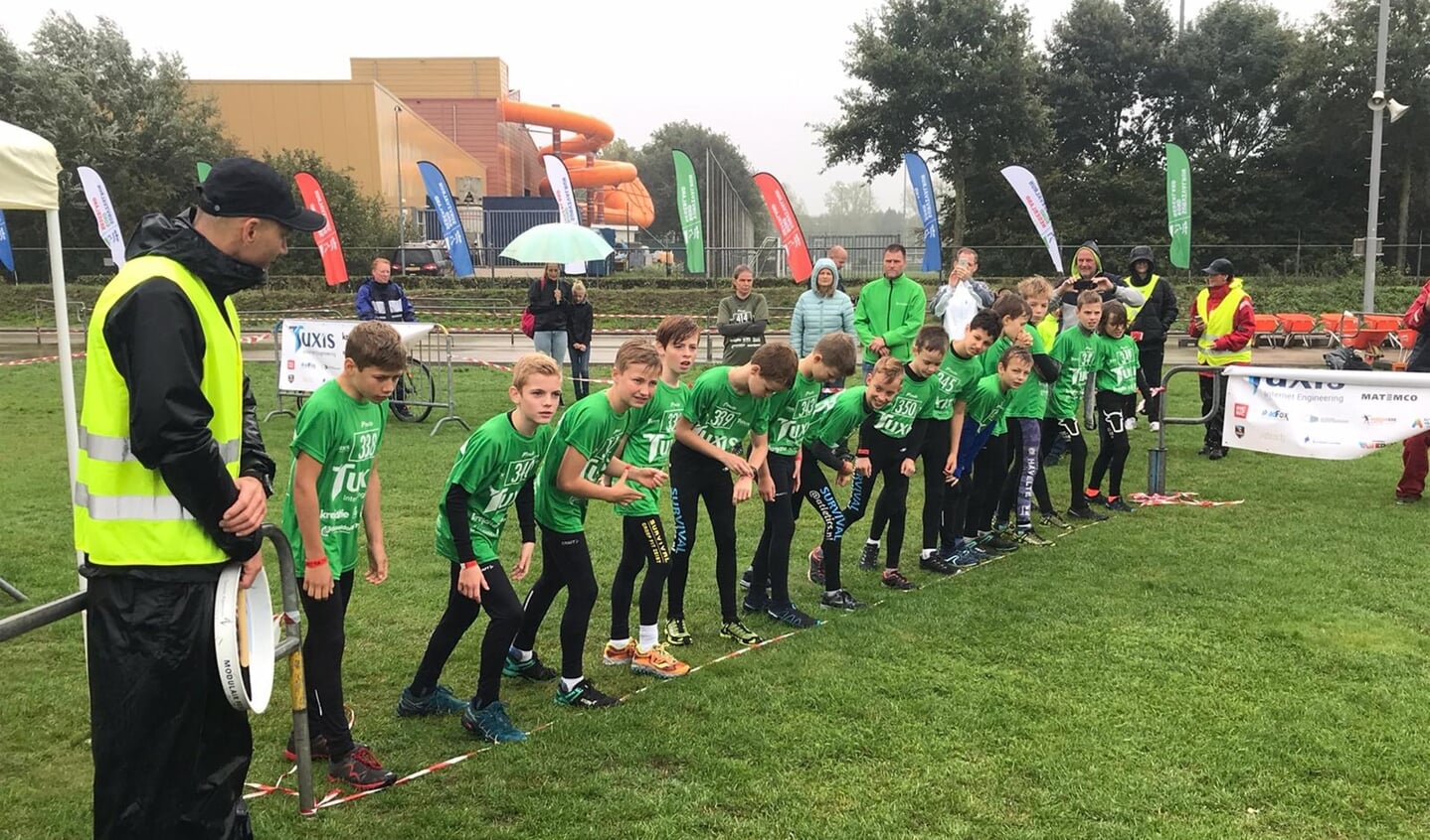 In waves van 15 personen start Sander 2e van links