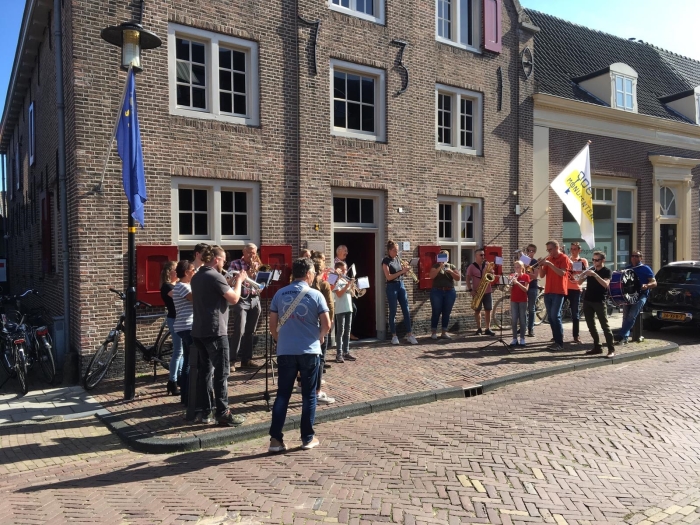 Ensembles van fanfare NSFC spelen met plezier bij Museum Nijkerk