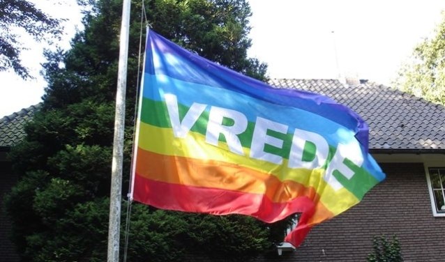 wapperende vredesvlag