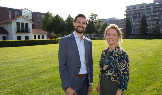 Wethouder Eelke Kraaijeveld en Marije Buursink, directeur-bestuurder van Poort6.