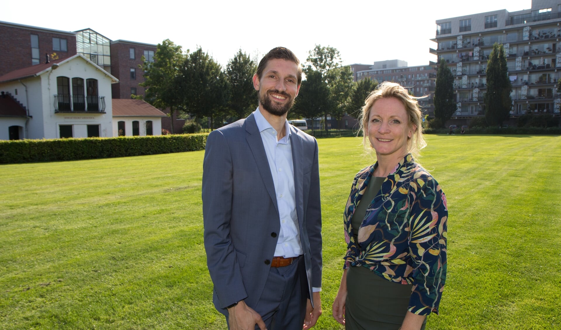 Wethouder Eelke Kraaijeveld en Marije Buursink, directeur-bestuurder van Poort6.
