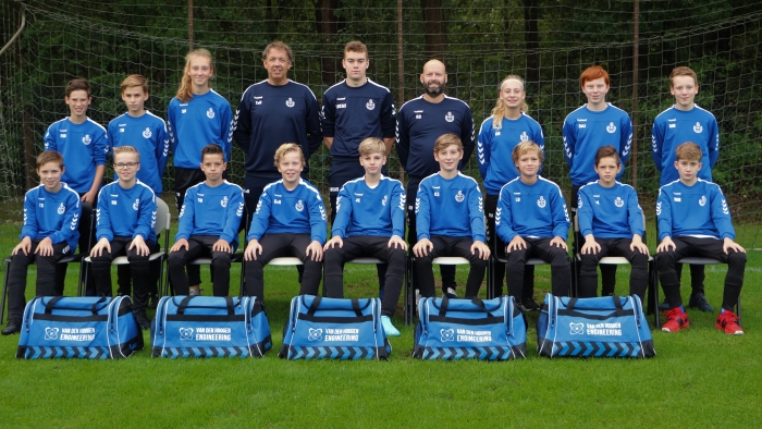 JO14-2 van SO Soest in het nieuwe trainingstenue