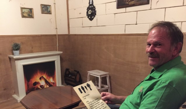 Boer Leo doet een poging om de opdracht tot het ontdekken van grootmoeders geheim te ontcijferen.