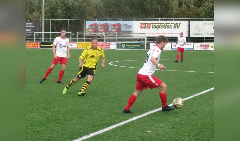 Jesper Buist namens Hardinxveld op de middenlijn tegen Groot-Ammers