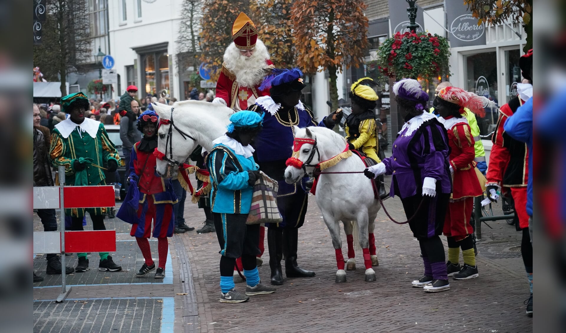 De intocht van Sinterklaas is elk jaar bijzonder populair in Baarn.