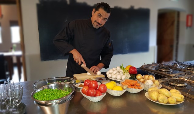 Zaher Shalhoub gaat met zijn vrouw maandelijks koken n de Wijkboerderij.