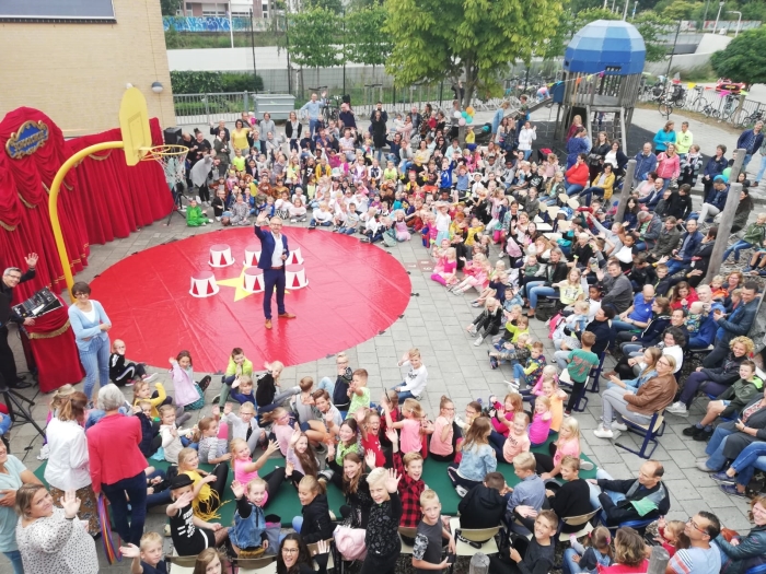De feestelijke circusstart van het nieuwe schooljaar op de Koepelschool.
