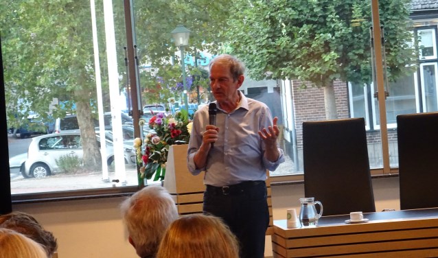 Pieterjan van Delden geeft als speaker de aftrap tijdens deze informatieve bijeenkomst.