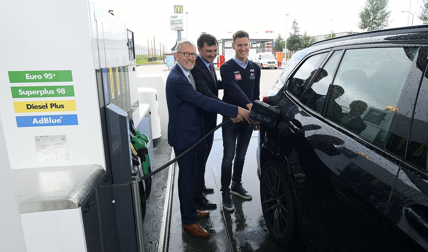 Opening tankstation Lukoil