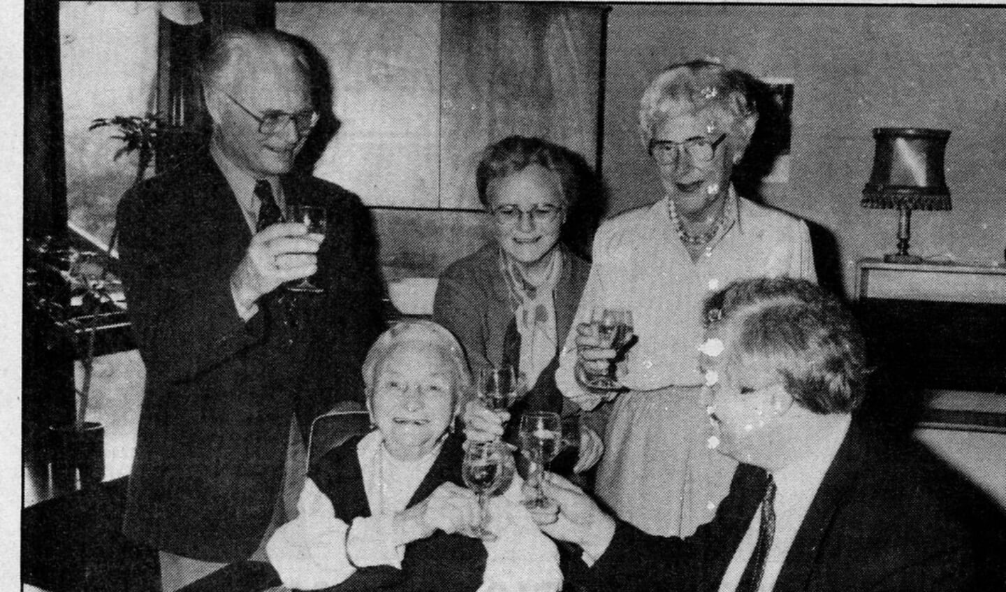 1984: Mvr Verkroost-van Bockel met familie o.a. de 100 jarige Mvr Verkroost-Haak met de Burgemeester
