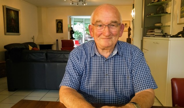 Frits van Breda: ,,Tijdens raadsvergadering stonden de sigaren en sigaretten op tafel. En er werd ook wel een borreltje geschonken. Fantastische tijden!’’