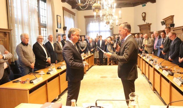 Commissaris van Dijk beëdigd David Moolenburgh