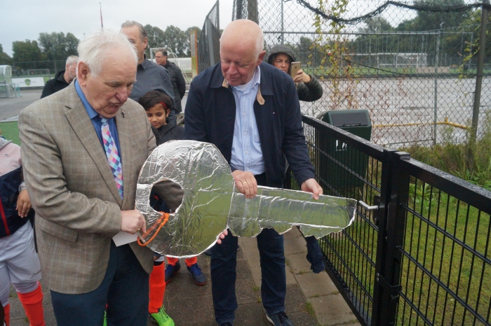 oud-voorzitters Harrie Verstegen en Ger Meijer openen 3e veld