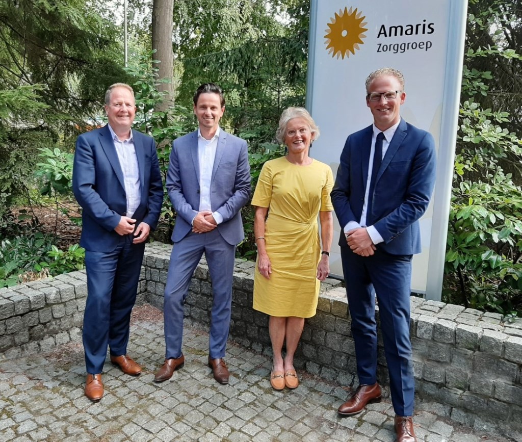 Vlnr: René Hup (bestuurder Amaris Zorggroep), Jeroen Kamerbeek (directeur commercie Tzorg), Janet Zwanenburg (directeur zorg thuis Amaris Zorggroep), René Akkermans (directeur zorg Tzorg).