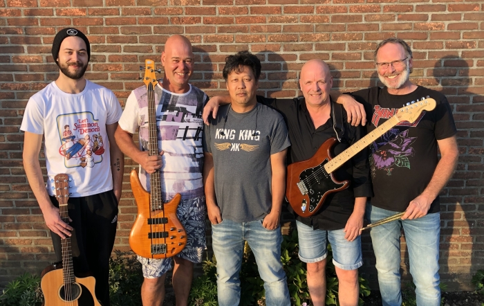 Coverband Bids, hun vuurdoop voor een groot publiek is zondag tijdens Odijk komt thuis.