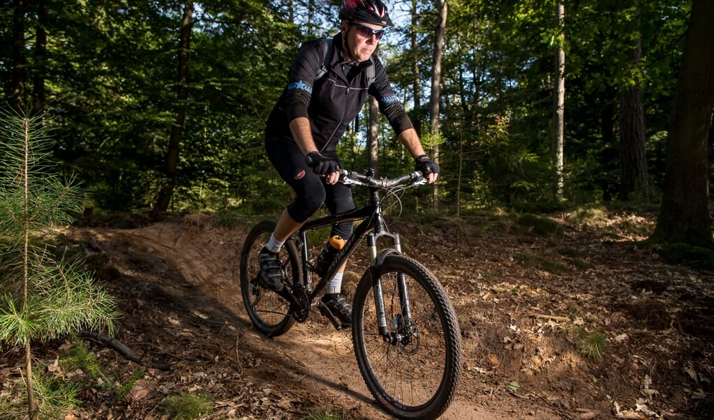 In zijn vrije tijd zit Beukhof graag op zijn mountainbike in de Edese bossen.