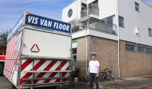 Mark Drommel bij zijn bedrijfswoning