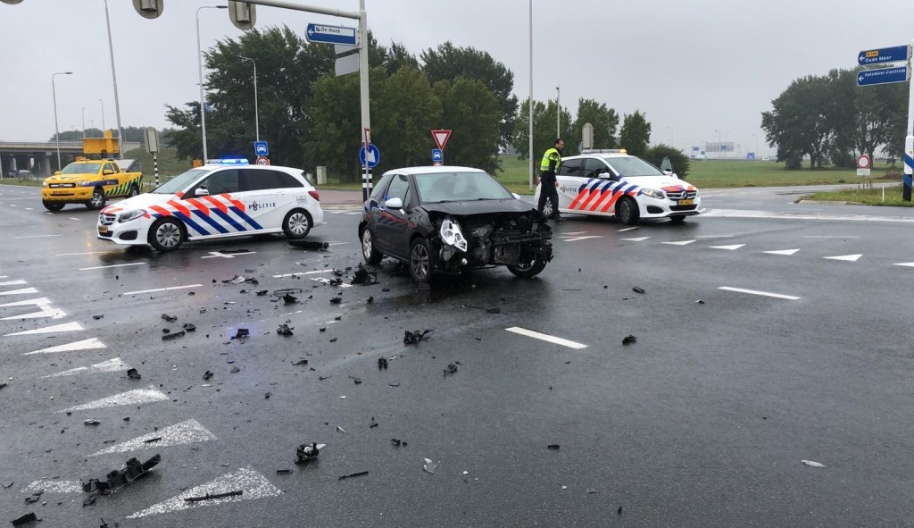 Veel Schade Bij Ongeluk Op Kruisweg Hcnieuws Nieuws Uit De Regio Hoofddorp