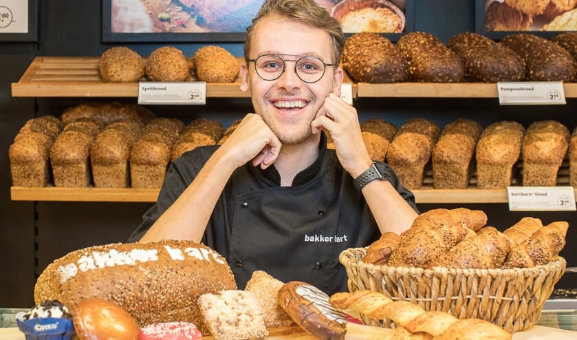 Ronald van Kolthorn in 'zijn' Bakker Bart aan de Grotestraat in Ede.