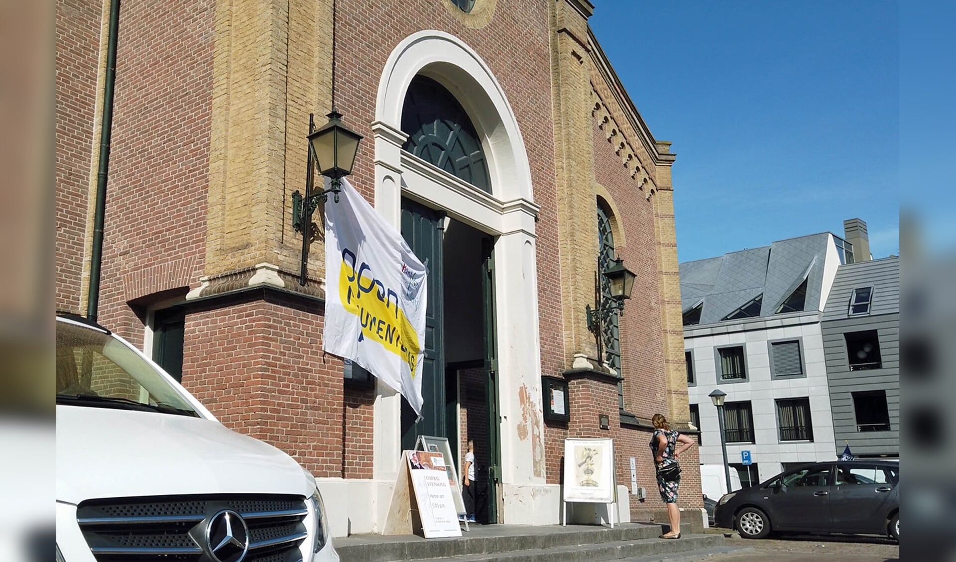 Parkeren in de binnenstad bij de Grote Kerk blijft op zondagmorgen gratis