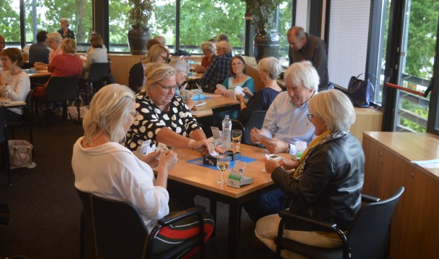 In Hoogland gaat een bridgecursus voor beginners van start.
