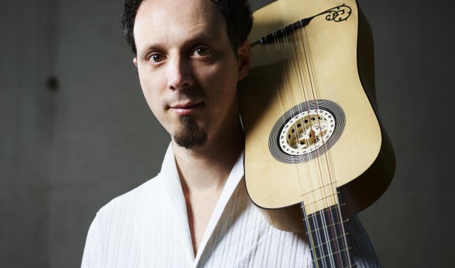 Izhar Elias.