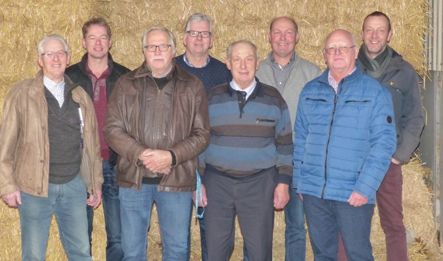 Alle voorzitters uit deze vijftig jaar, van links naar rechs: Jaap Rijlaarsdam, Ben Apeldoorn, Harm Reitsma, Gert van Ginkel, Tijmen Westeneng, Wim Wolswinkel, Gert Vink en Kees van Ravenhorst. Op de foto ontbreekt Gert van Maanen.