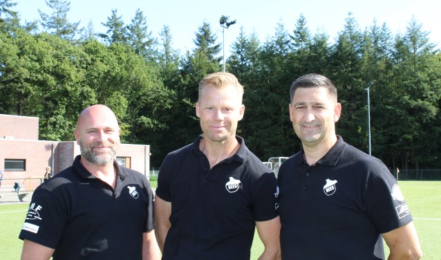 Van links naar rechts het technische trio Pascal Kamerbeek, Timo Timmer en Rob van Gardingen. Met versterkingen wil Hees hoge ogen gaan gooien.