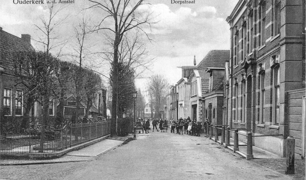Dorpsstraat 100 jaar geleden